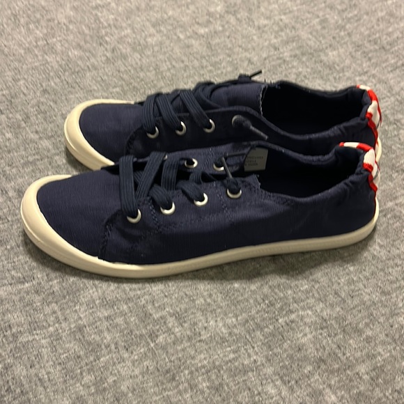 madden girl baailey sneakers